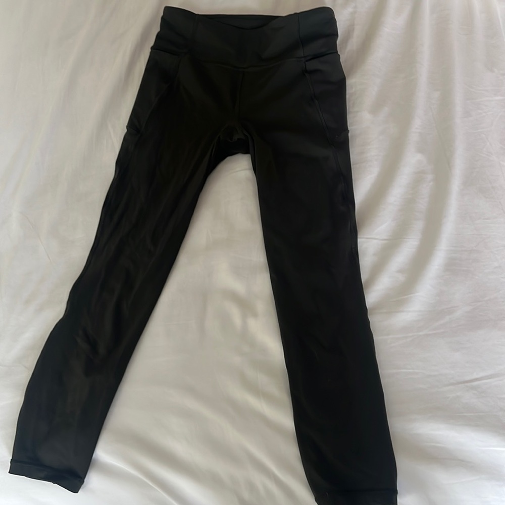 Lululemon CROPPED Swift Speed dark green leggings.